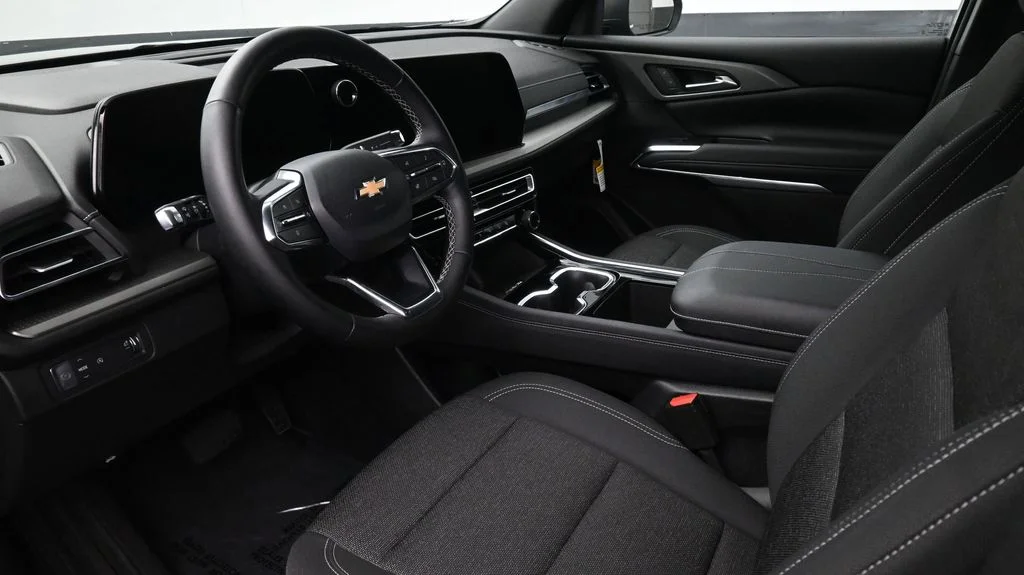 Used 2025 Gray Chevrolet LT image 7