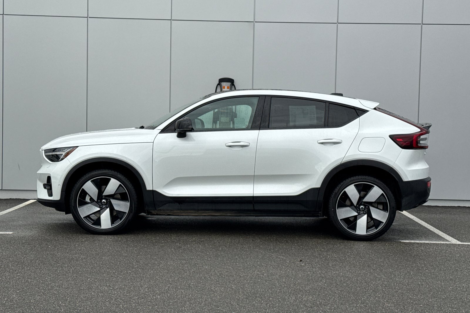 Used 2023 White Volvo Ultimate image 2