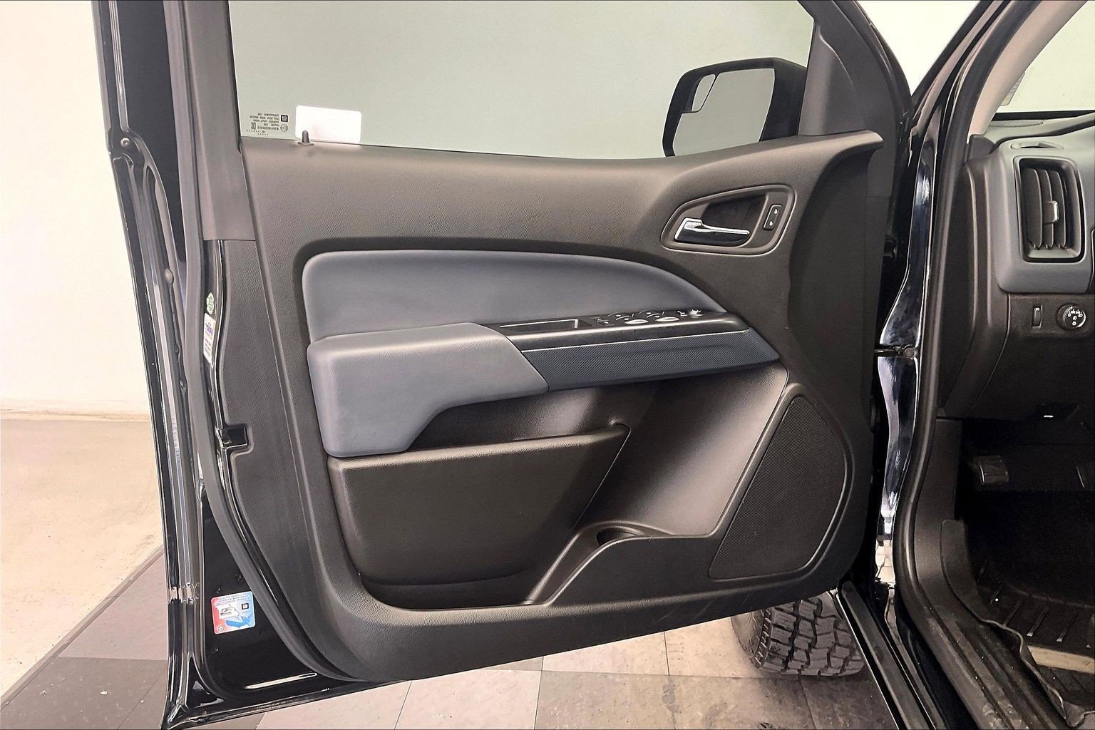 Used 2019 Black Chevrolet 2WD Z71 image 25