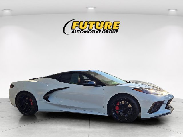 Used 2022 White Chevrolet Stingray image 2