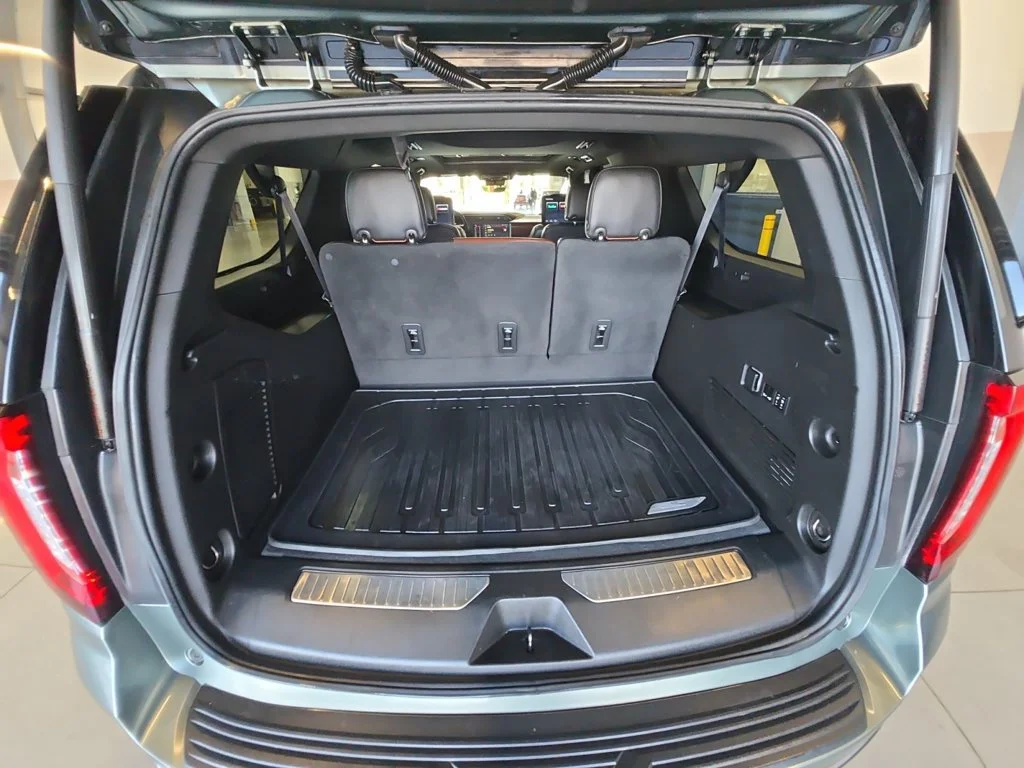 Used 2023 FROSTED PINE METALLIC GMC Denali Ultimate image 29