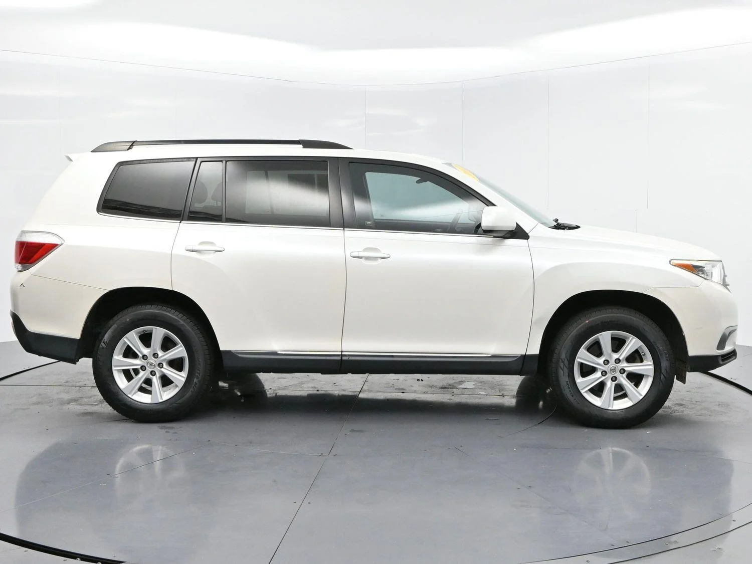 Used 2012 Blizzard Pearl Toyota SE image 8