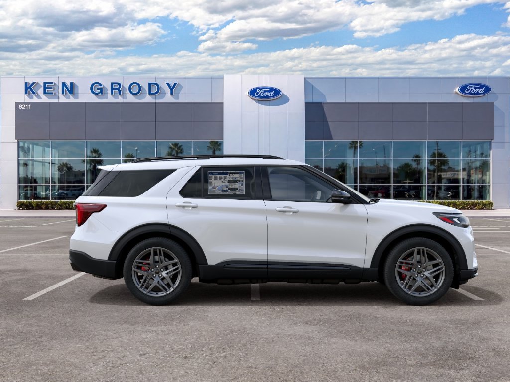 New 2027 Star White Metallic Tri-Coat Ford ST image 8