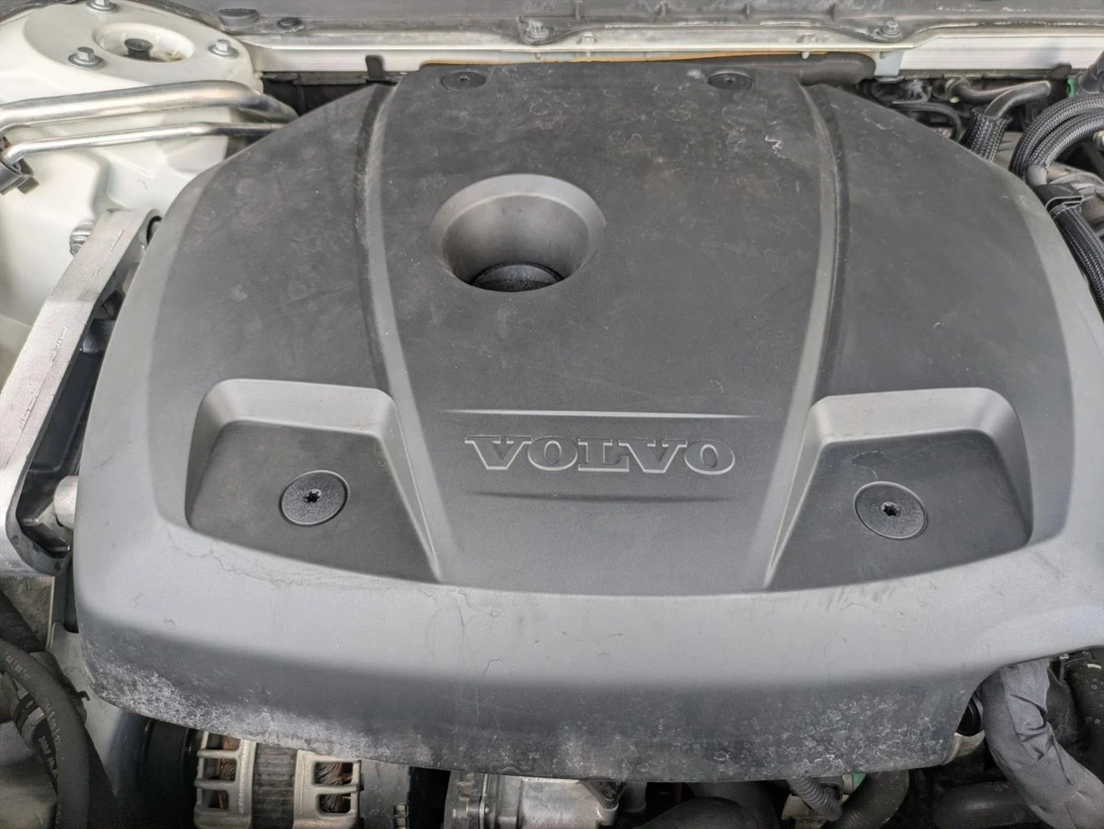 Used 2018 White Volvo Inscription image 21