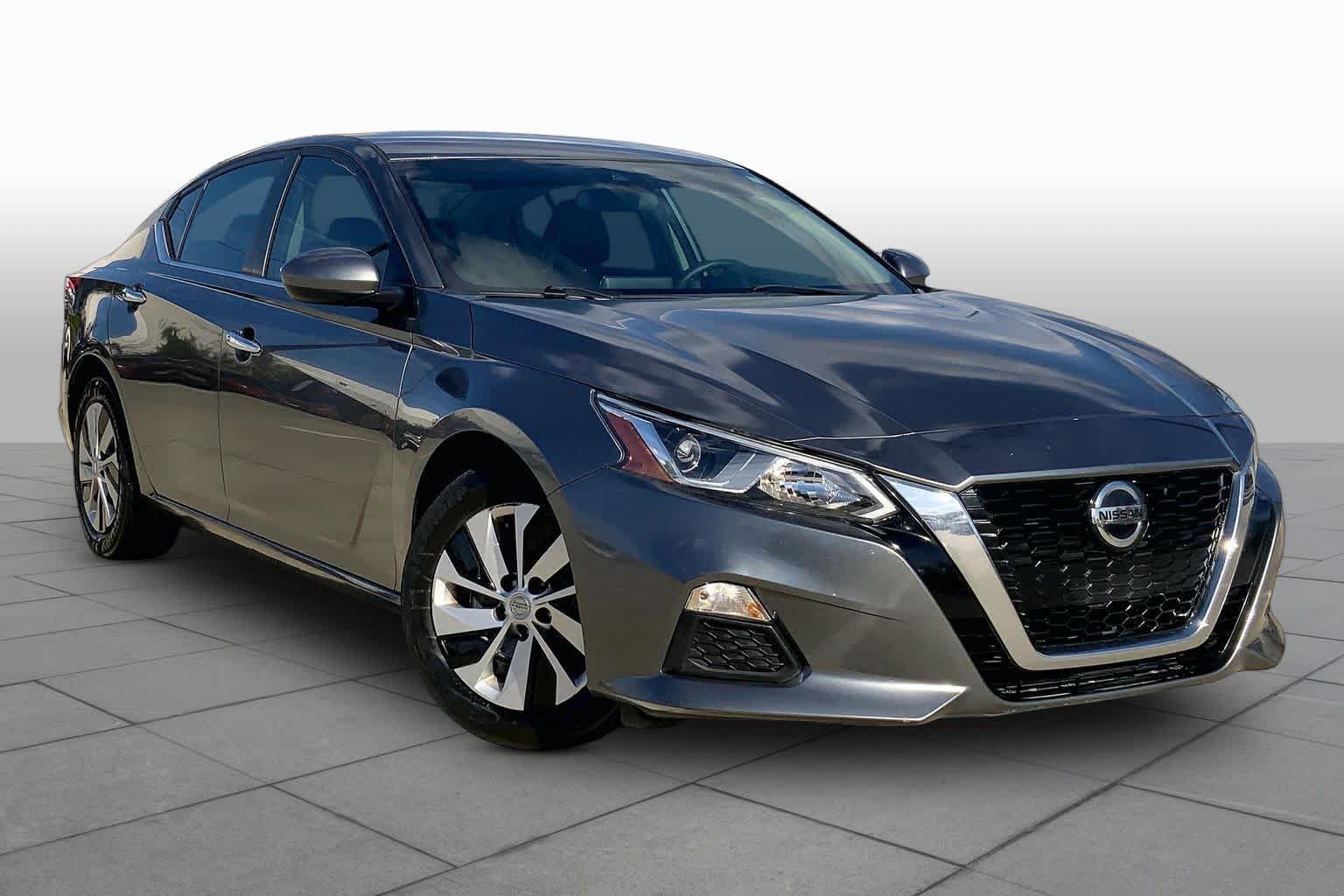 Used 2020 Gun Metallic Nissan 2.5 S image 2