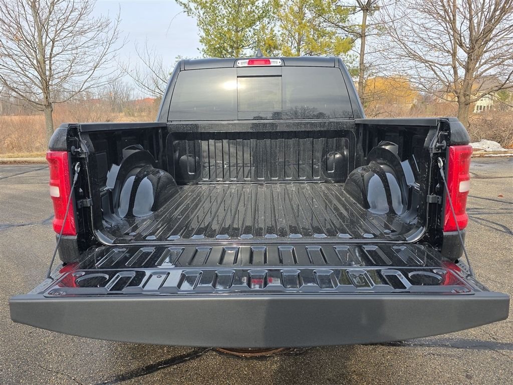 New 2026 Diamond Black Crystal Pearl-Coat Exterior Paint RAM Big Horn/Lone Star image 12