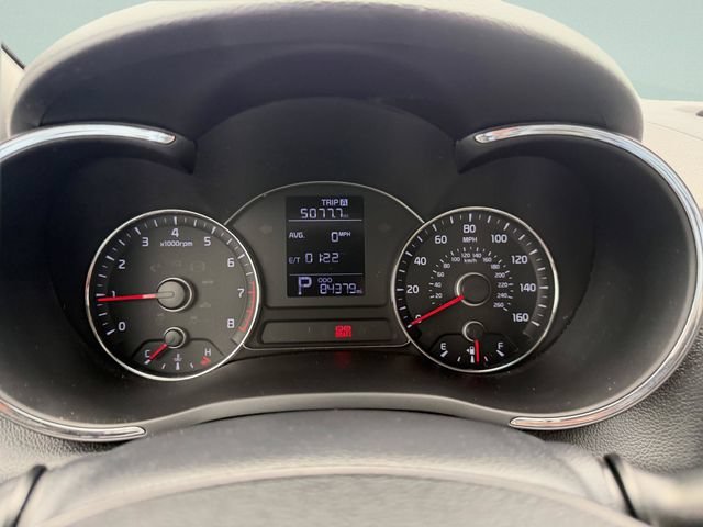 Used 2015 White Kia LX image 31