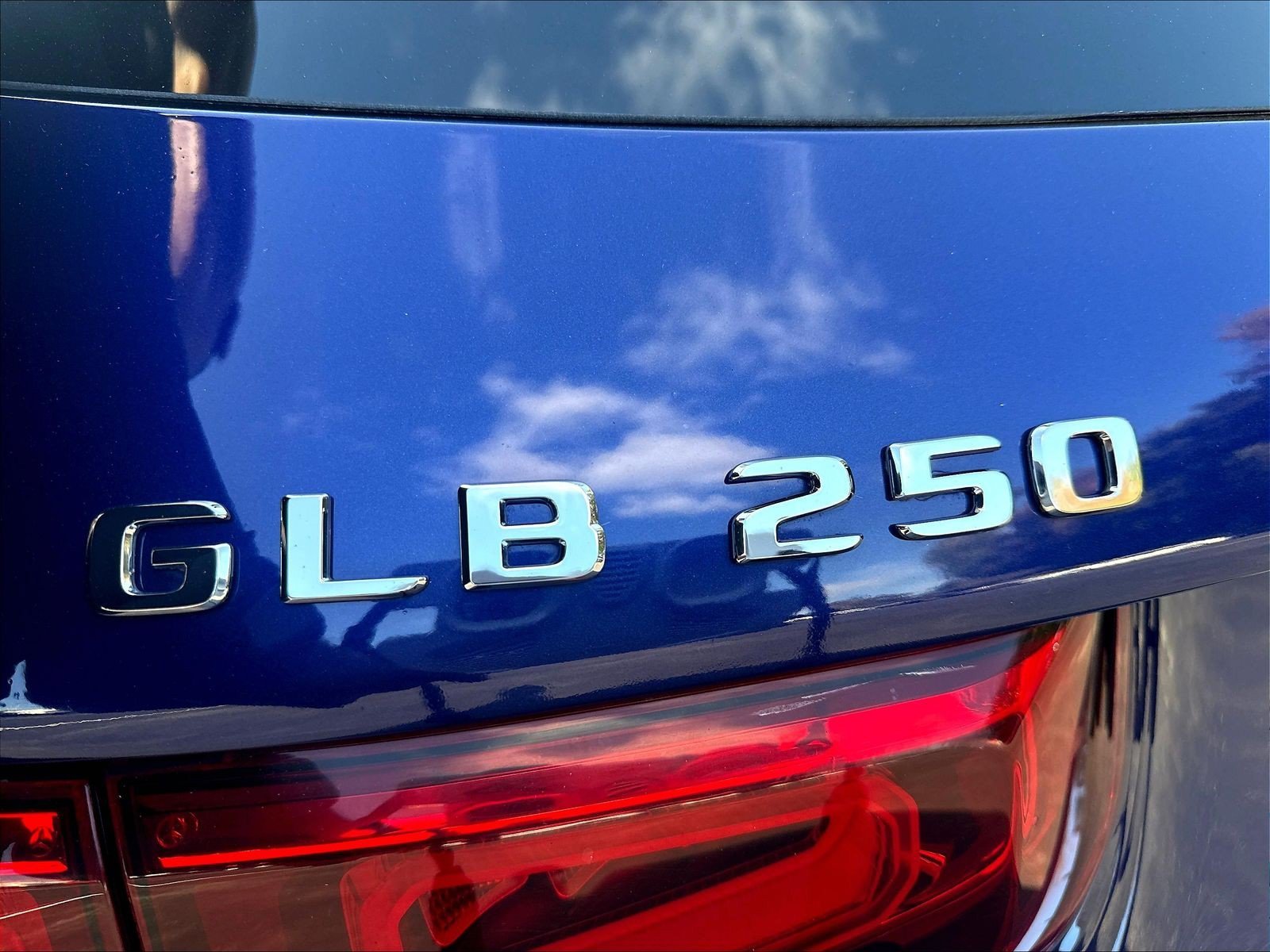 Used 2022 Galaxy Blue Metallic Mercedes-Benz GLB 250 image 26