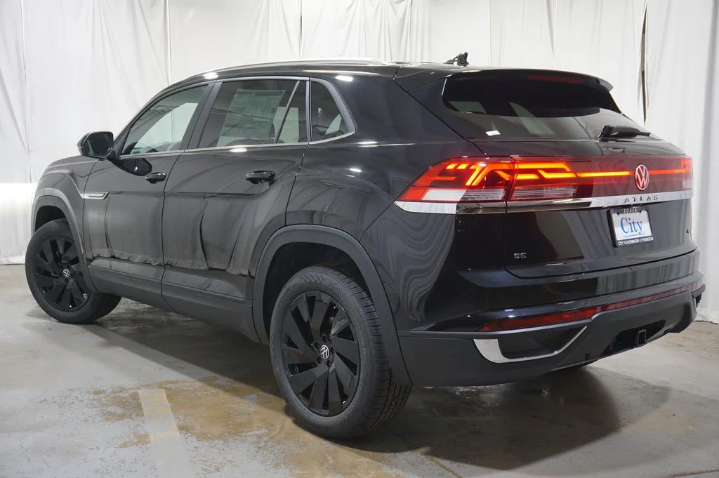 New 2026 Black Volkswagen 2.0T SE w/Technology image 7