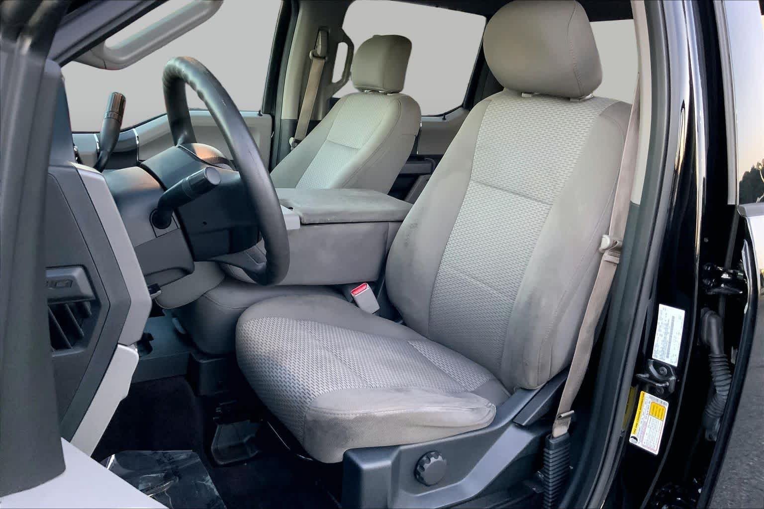 Used 2017 Shadow Black Ford XLT image 7