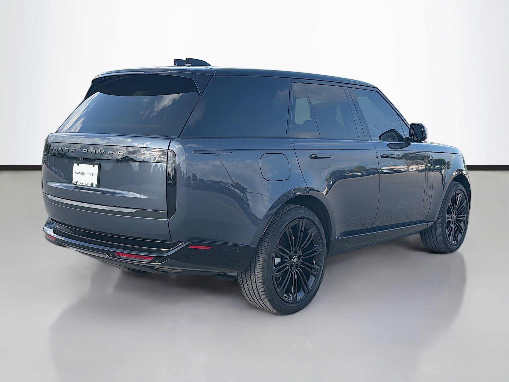 Used 2025 Gray Land Rover SE image 5
