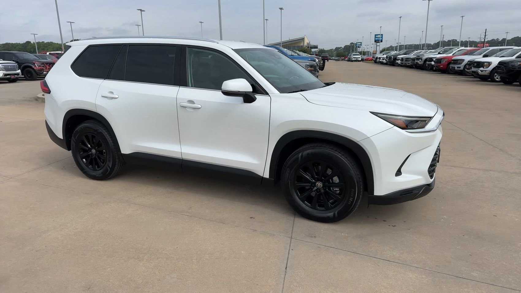 Used 2024 Wind Chill Pearl Toyota XLE image 3