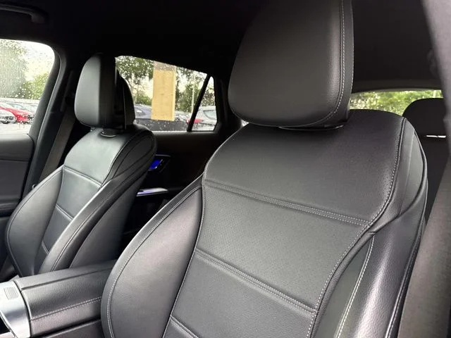 Used 2024  Mercedes-Benz GLC 300 image 25