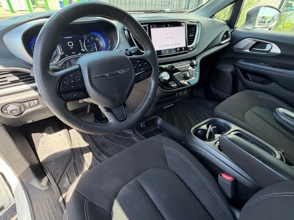 Used 2023 White Chrysler Touring image 7