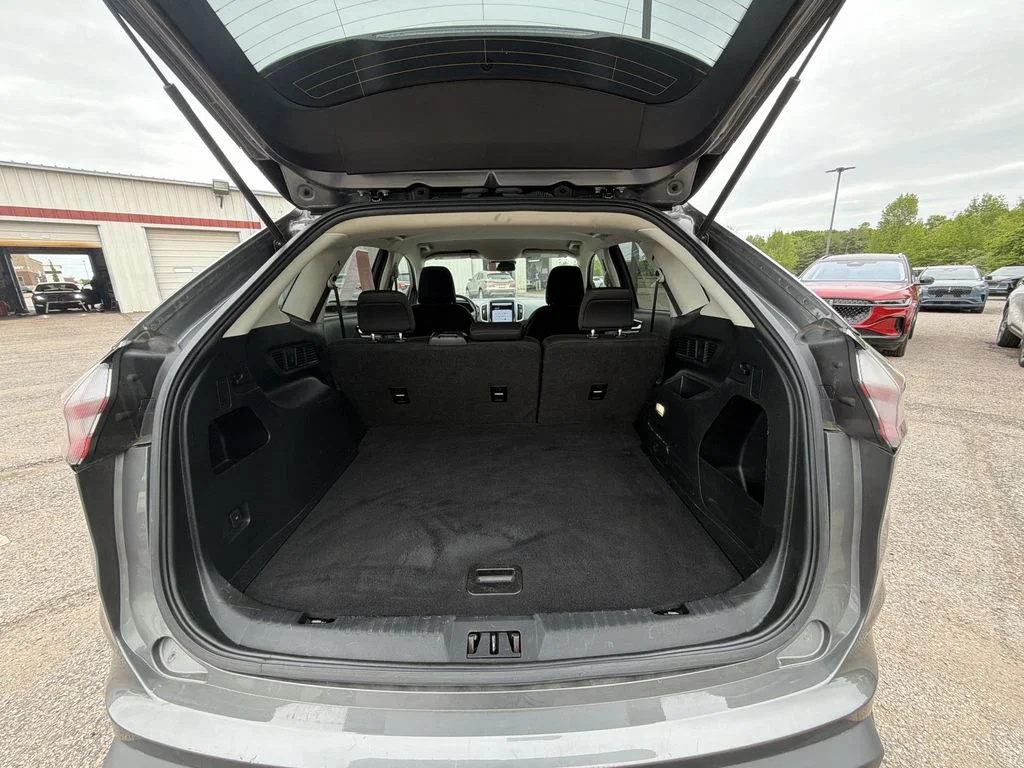 Used 2022 Gray Ford SE image 23
