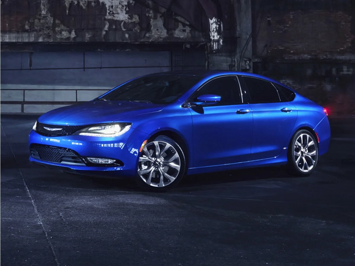 Used 2015 White Chrysler S image 1