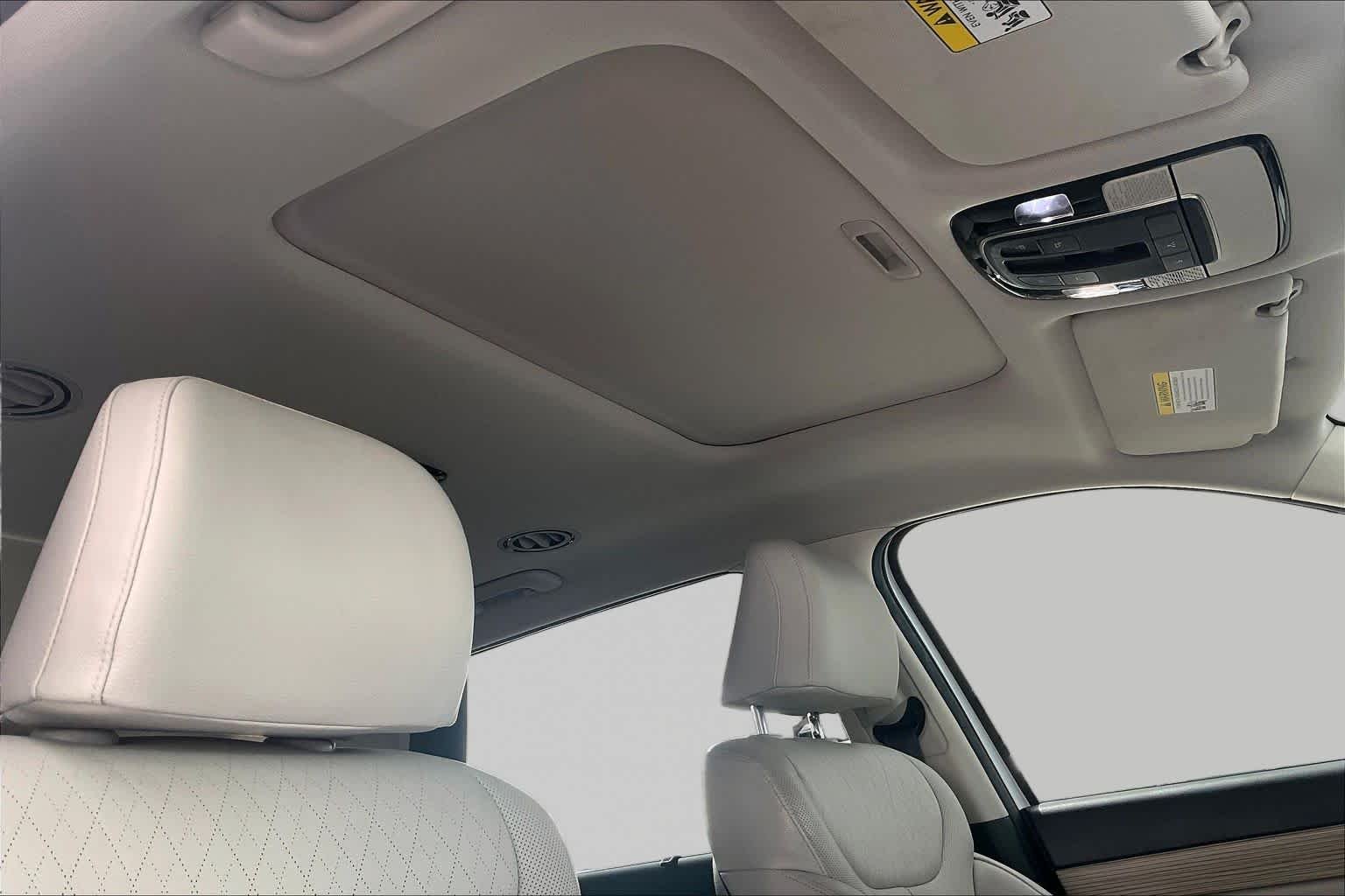 Used 2020 Hyper White Hyundai SEL image 14