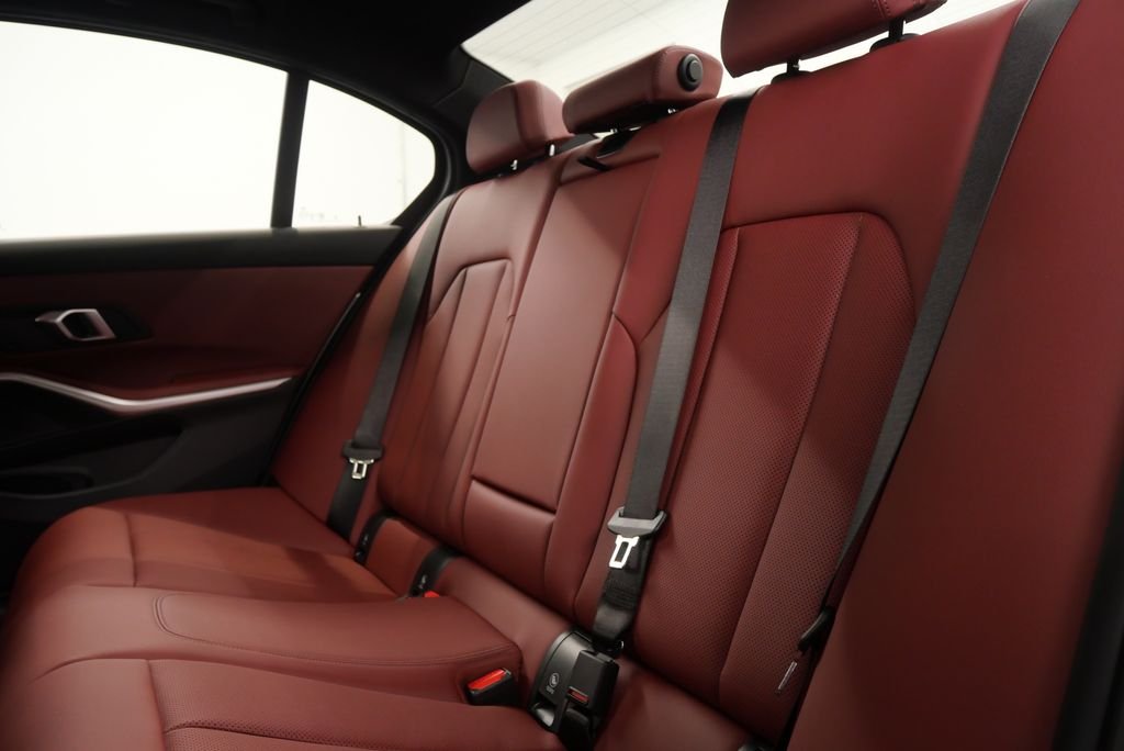 2025 BMW 3 Series 330i - Photo 16