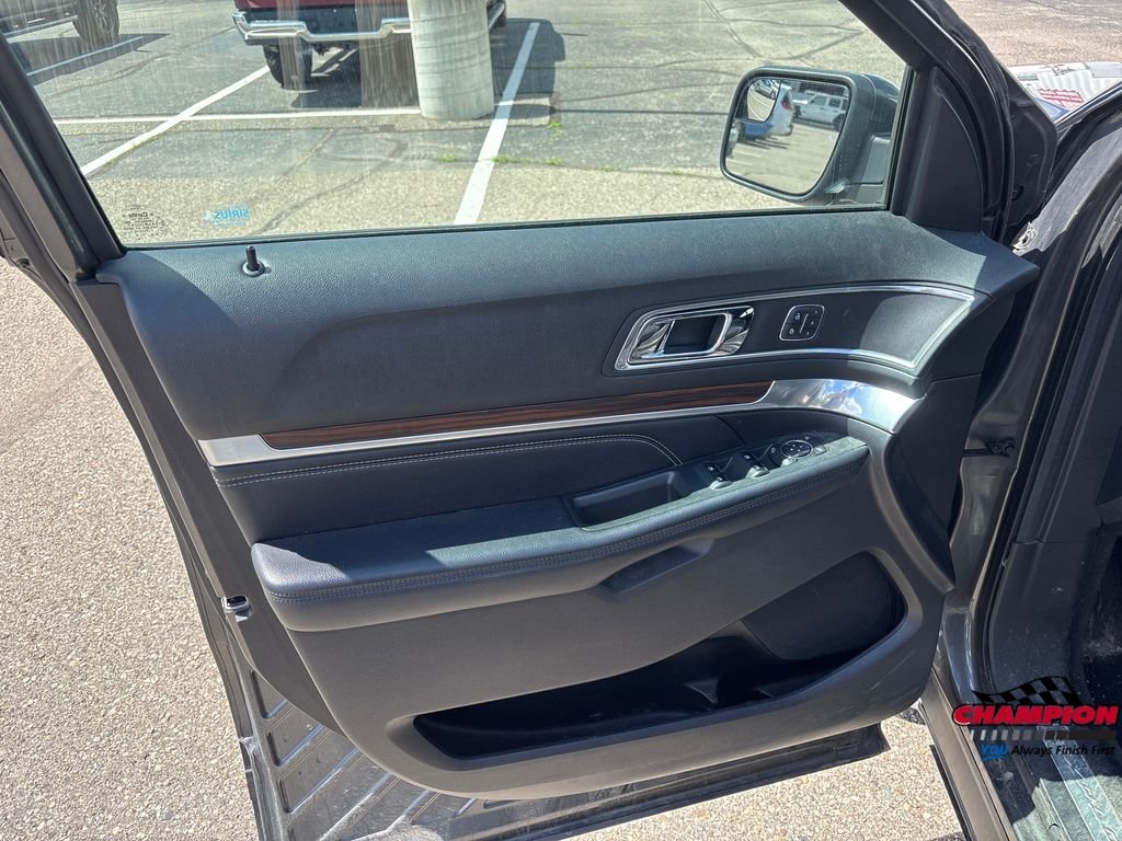 Used 2017 Gray Ford Limited image 11
