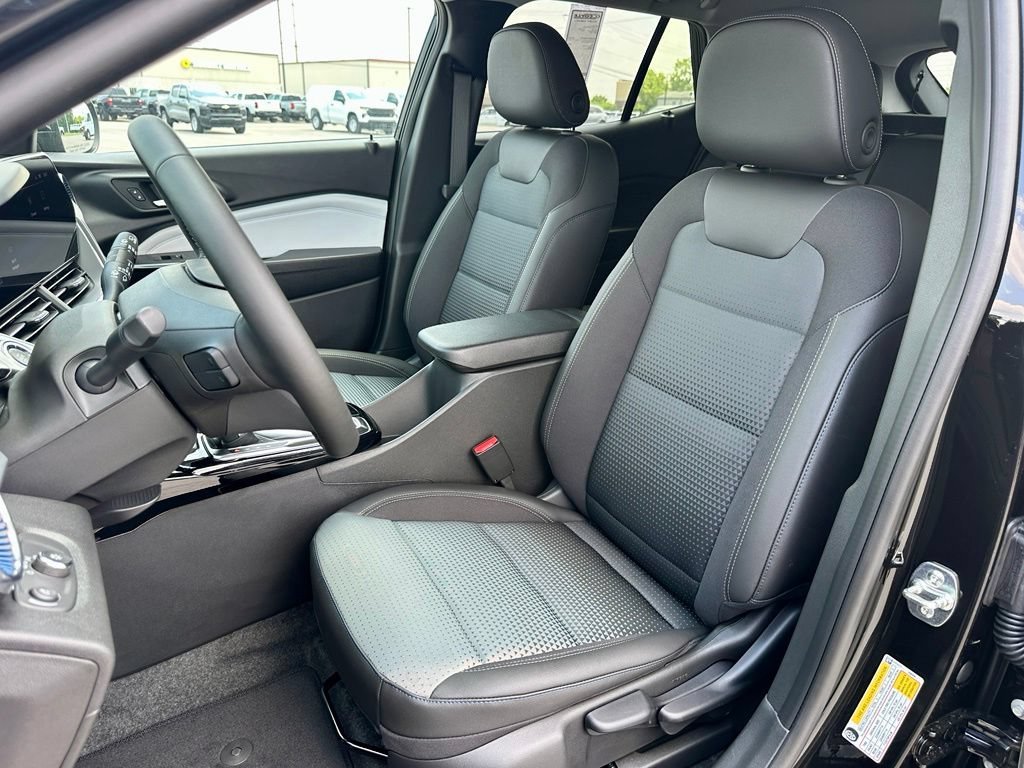 New 2026 Mosaic Black Metallic Chevrolet LT image 14