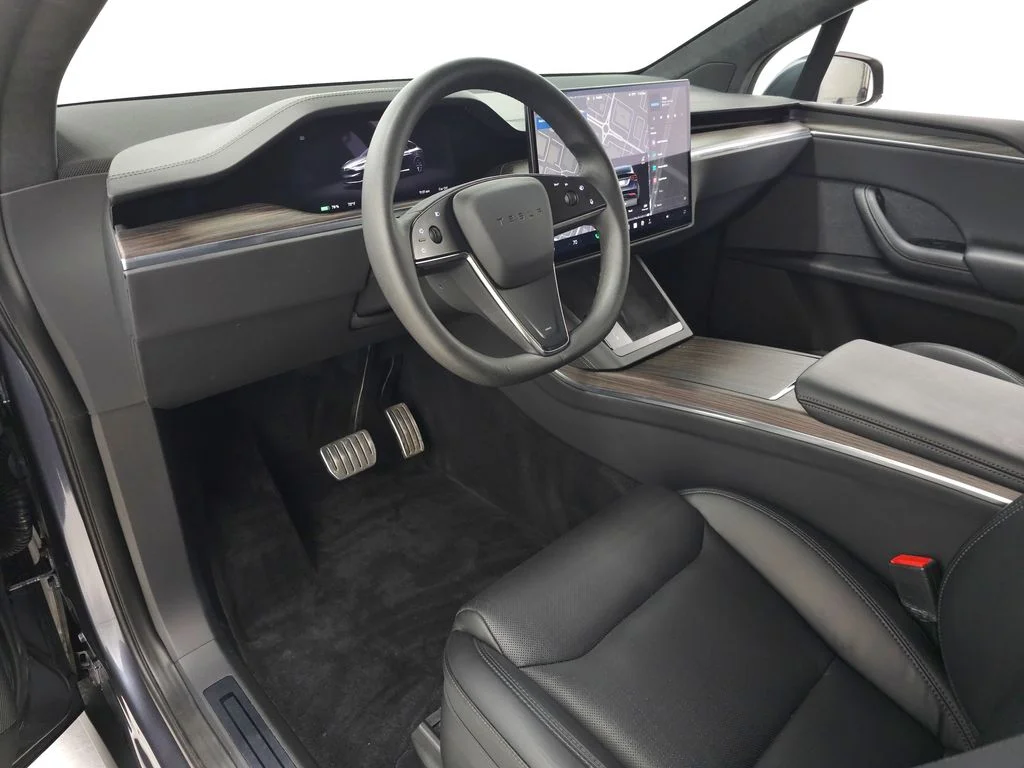 Used 2023  Tesla Standard Range image 15