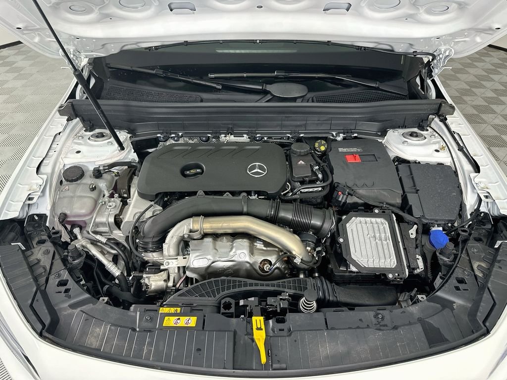 New 2026 Polar White Mercedes-Benz GLB 250 image 29