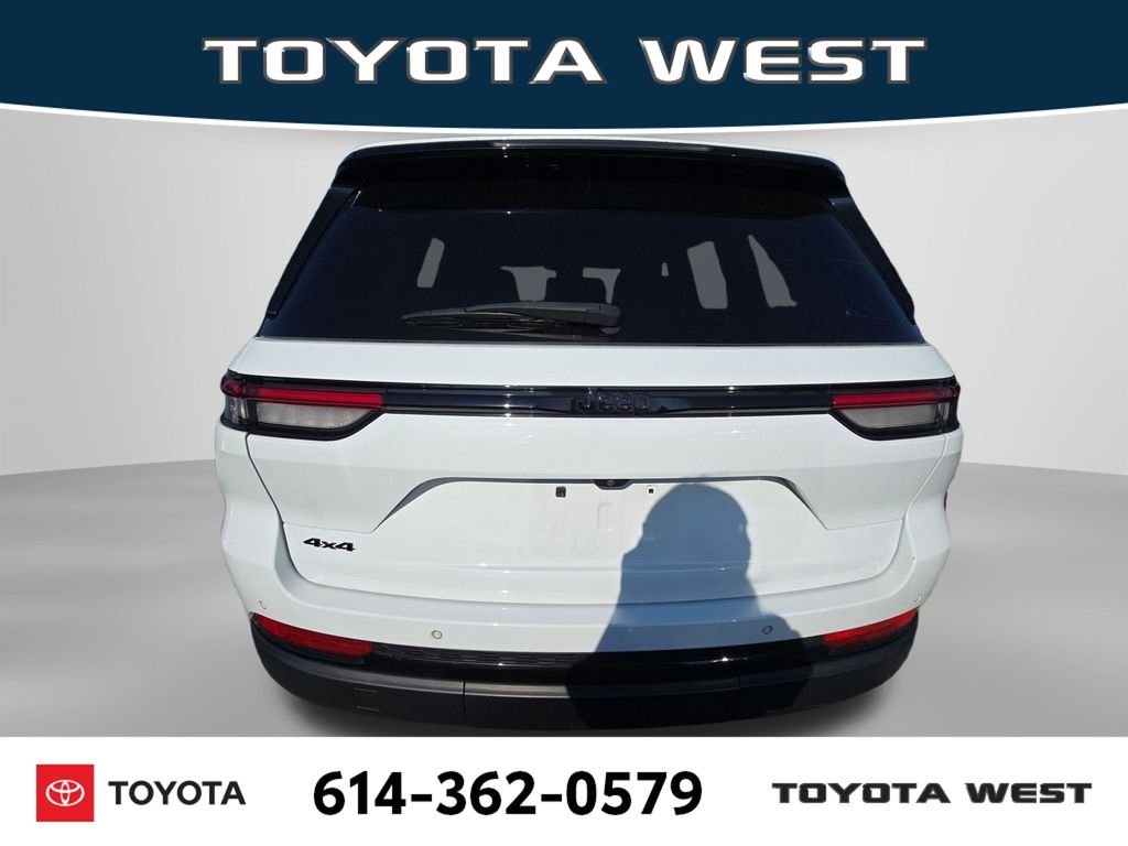 Used 2023 White Jeep Altitude X image 7