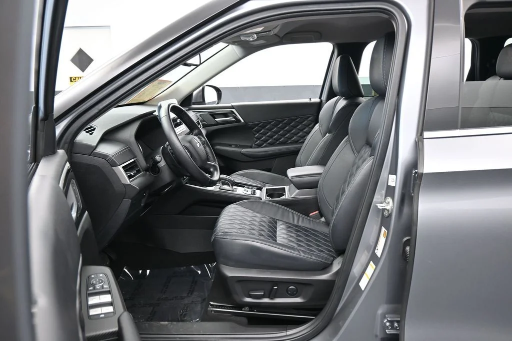 Used 2022 Silver Mitsubishi SEL image 11