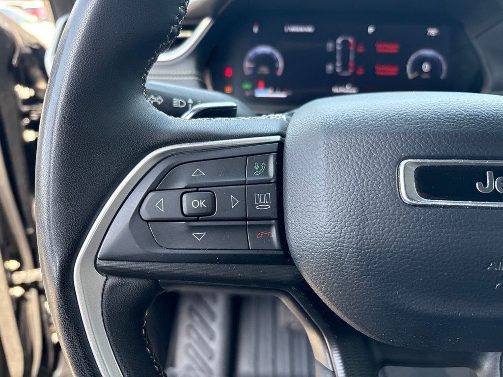 Used 2023 Black Jeep Altitude image 21