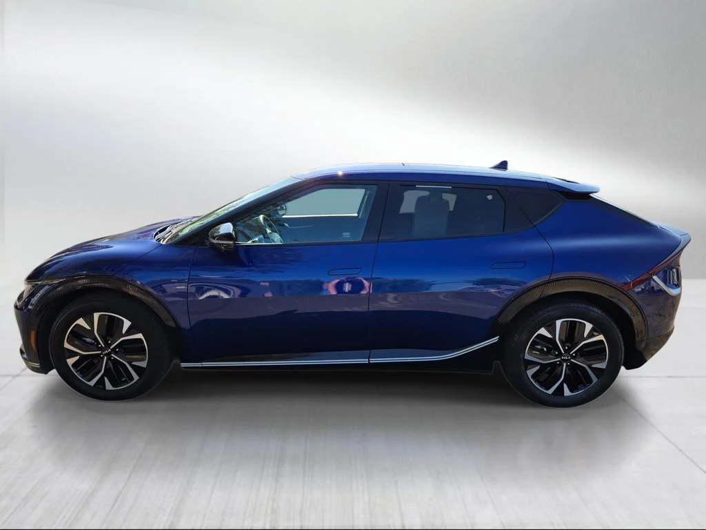 Used 2023 Yacht Blue Kia Wind image 6