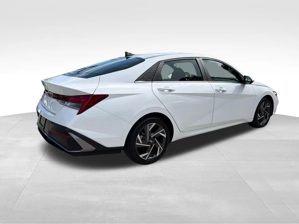 Used 2024 White Hyundai SEL image 8