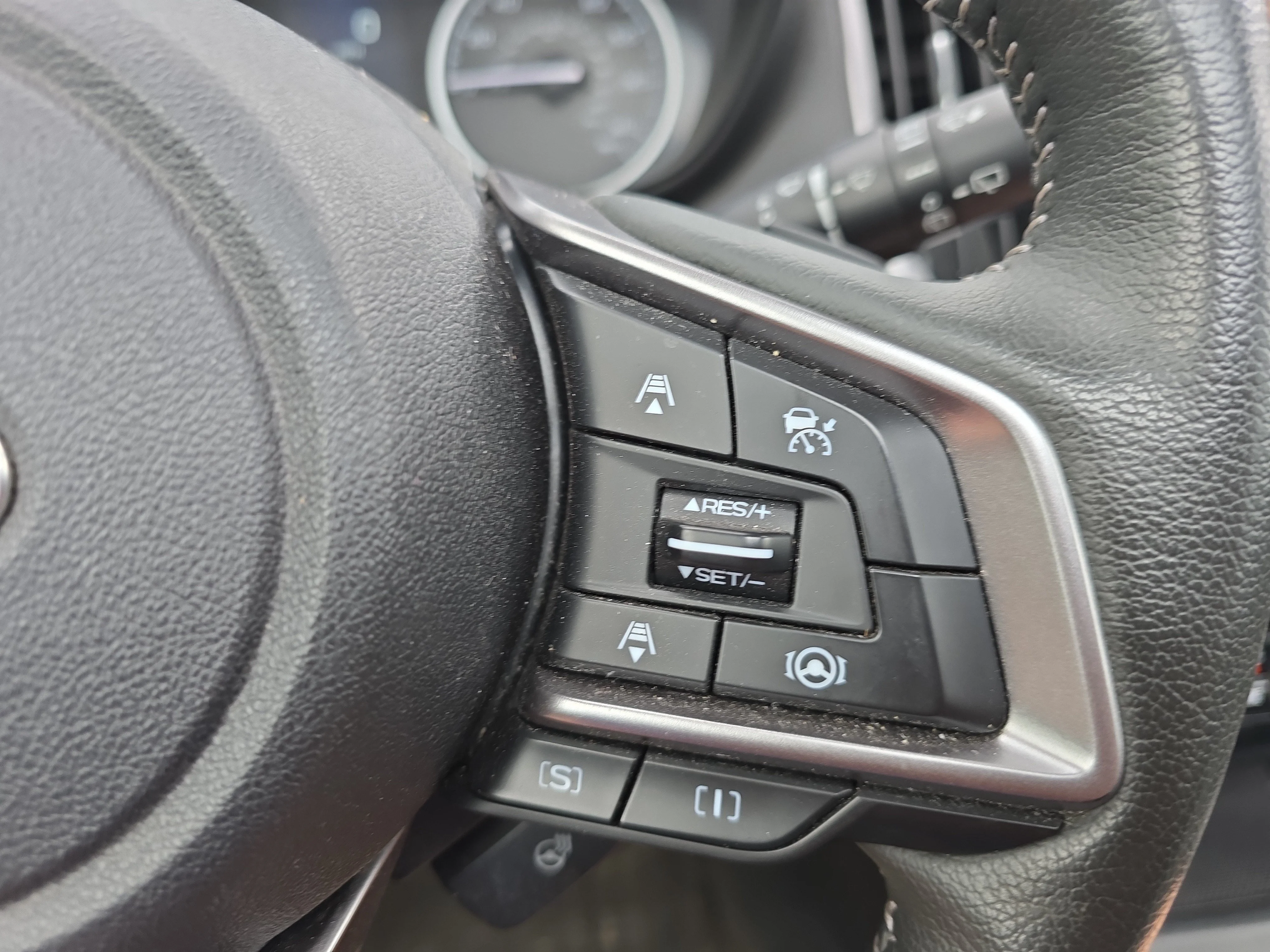 Used 2023 Crystal White Pearl Subaru Limited image 27
