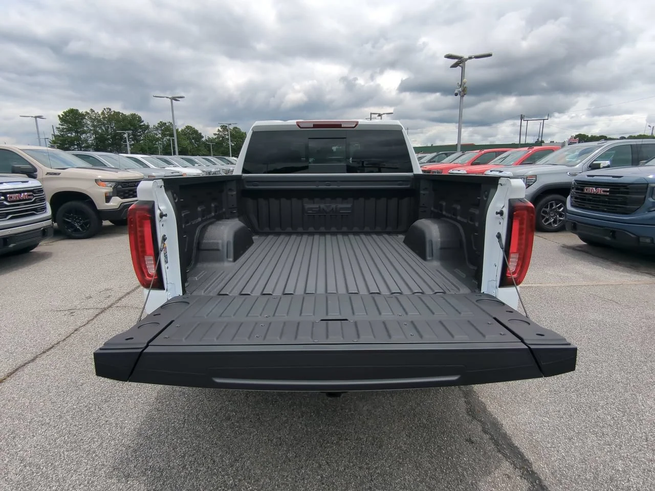 2026 GMC Sierra 1500 SLT - Photo 12