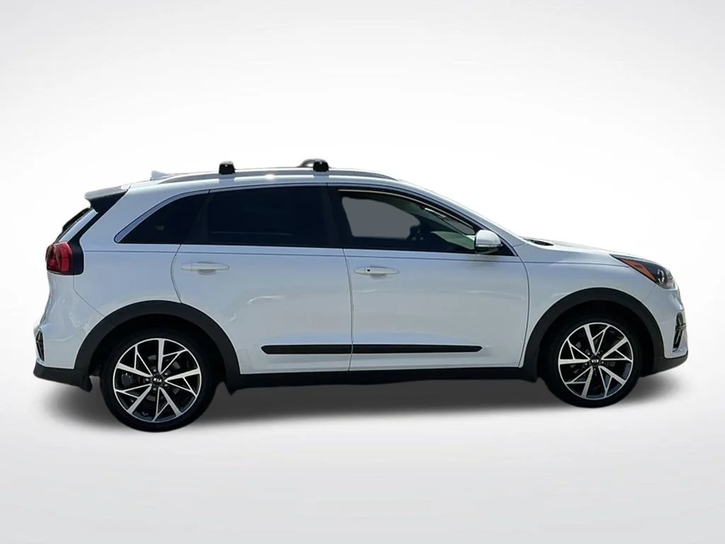 Used 2020 White Kia Touring image 15