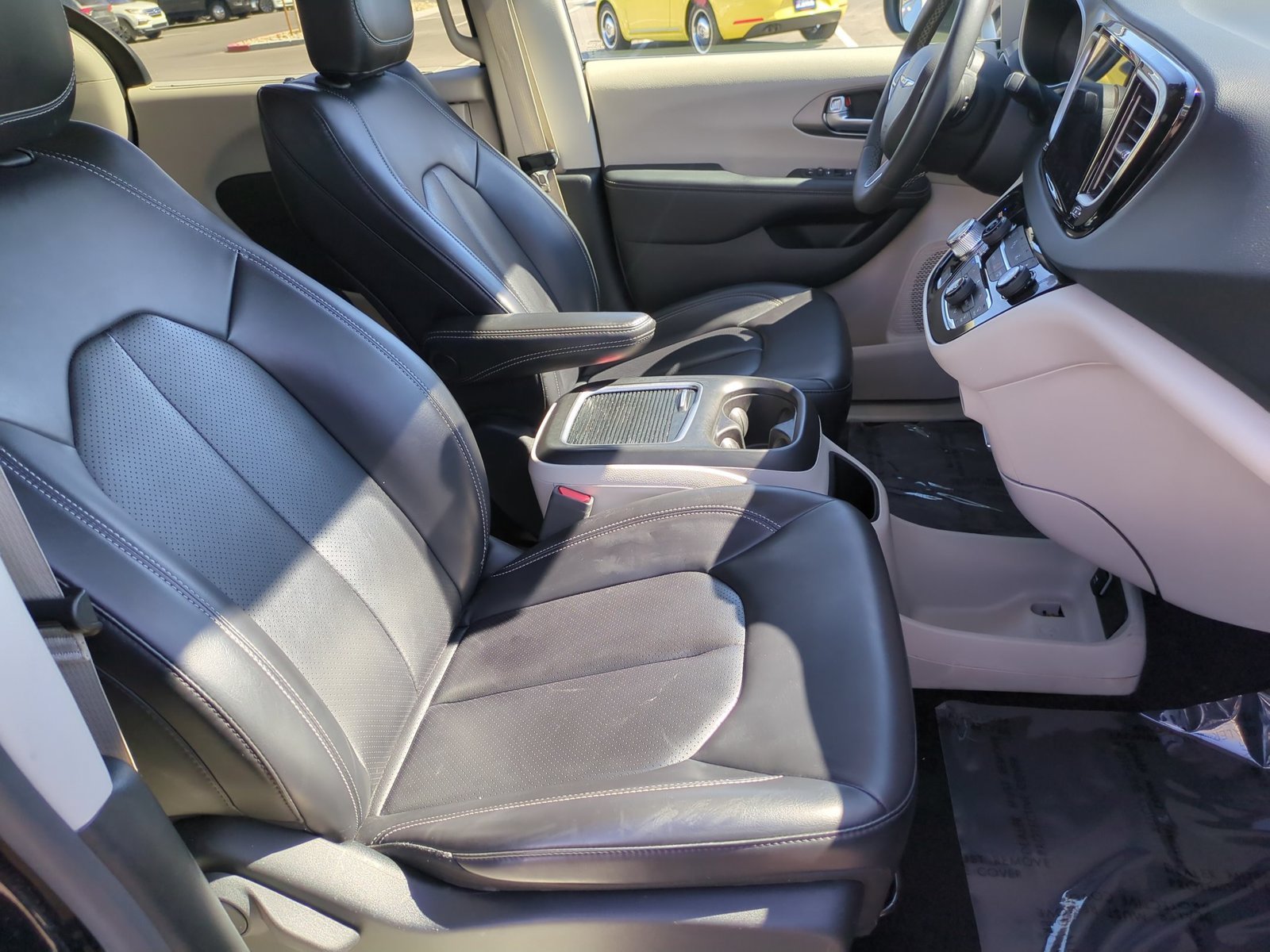 Used 2023 Brilliant Black Crystal Pearlcoat Chrysler Touring L image 20