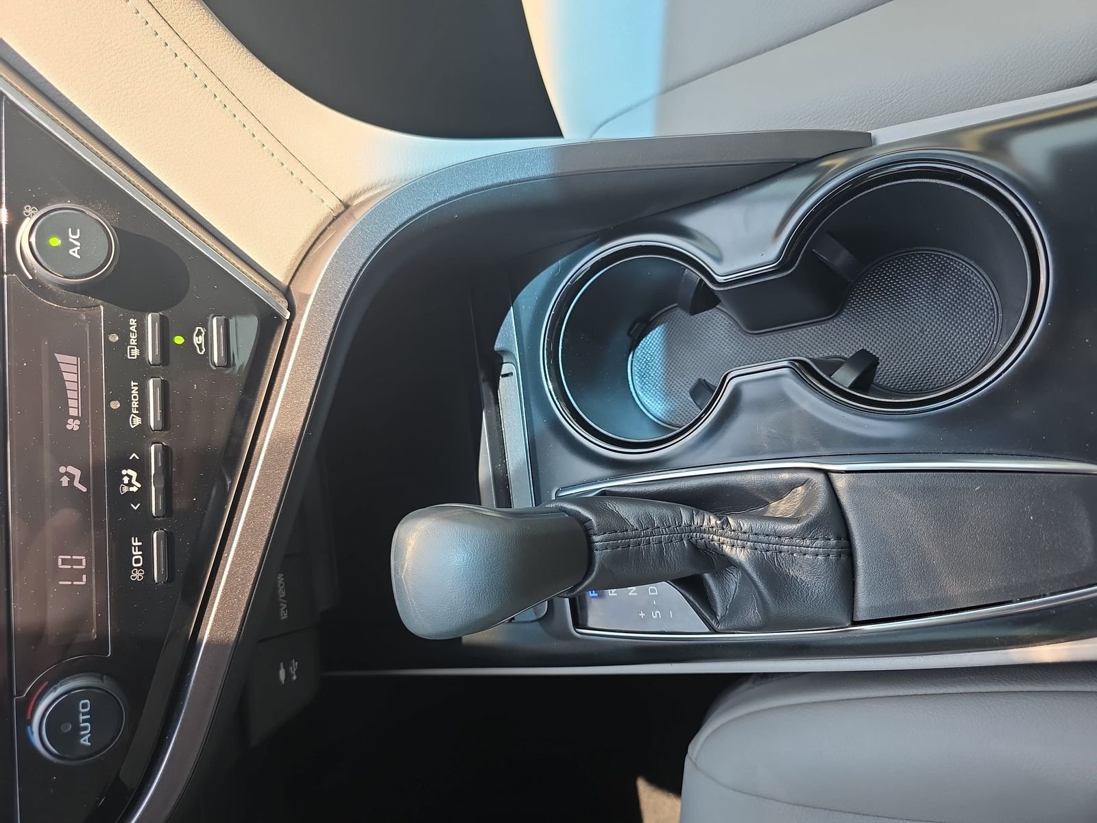 Used 2018 Blue Toyota SE image 24