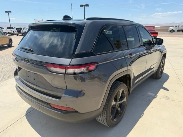 Used 2023 Gray Jeep Altitude X image 3