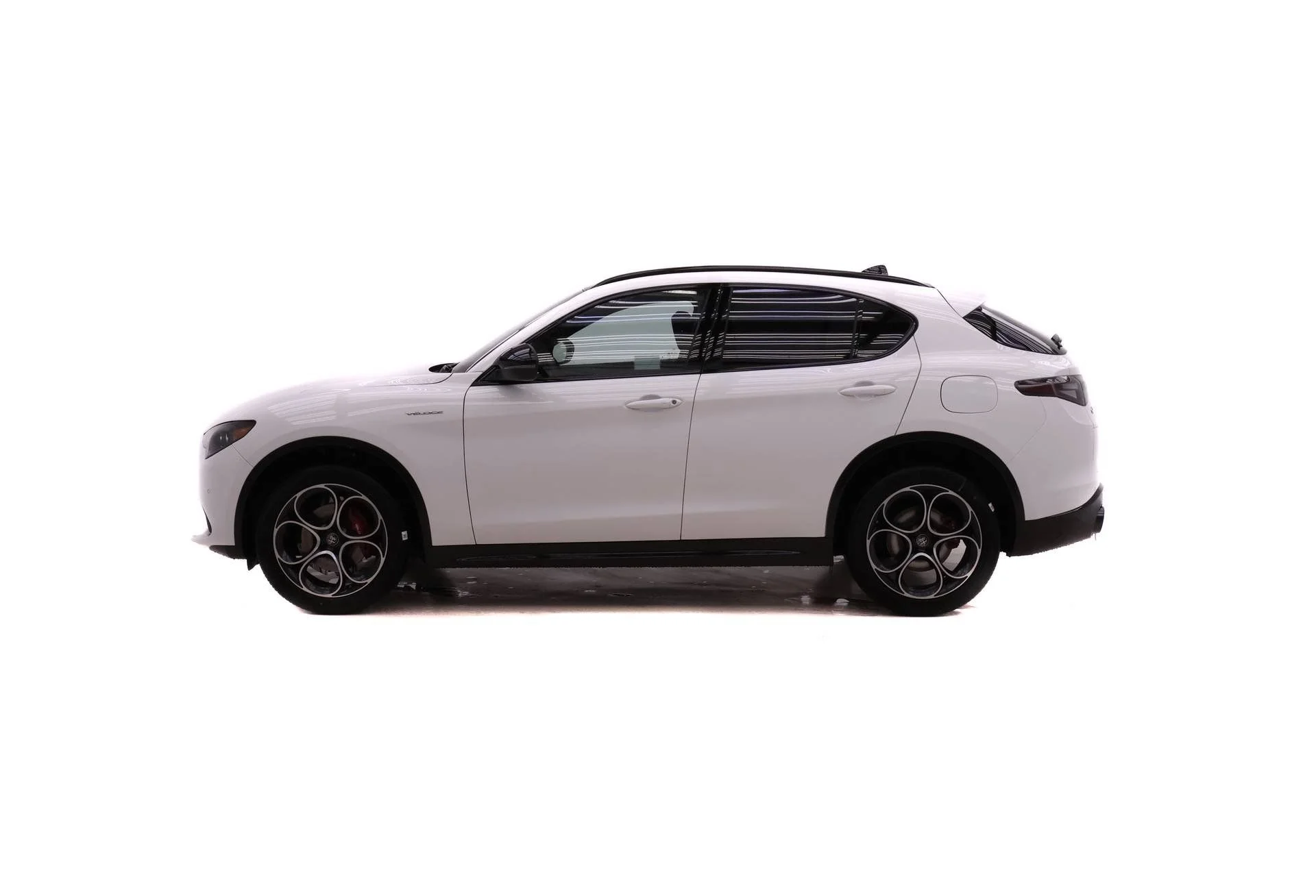 New 2026 Milano White Exterior Paint Alfa Romeo Base image 3
