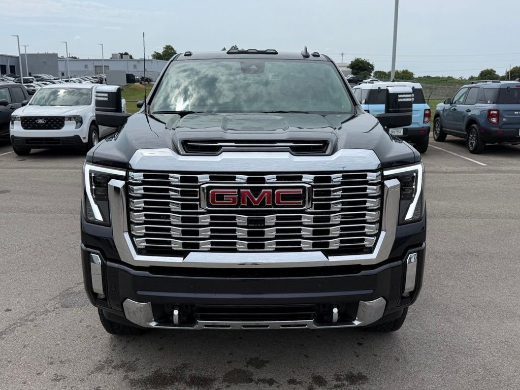 Used 2025 Silver GMC Denali image 24