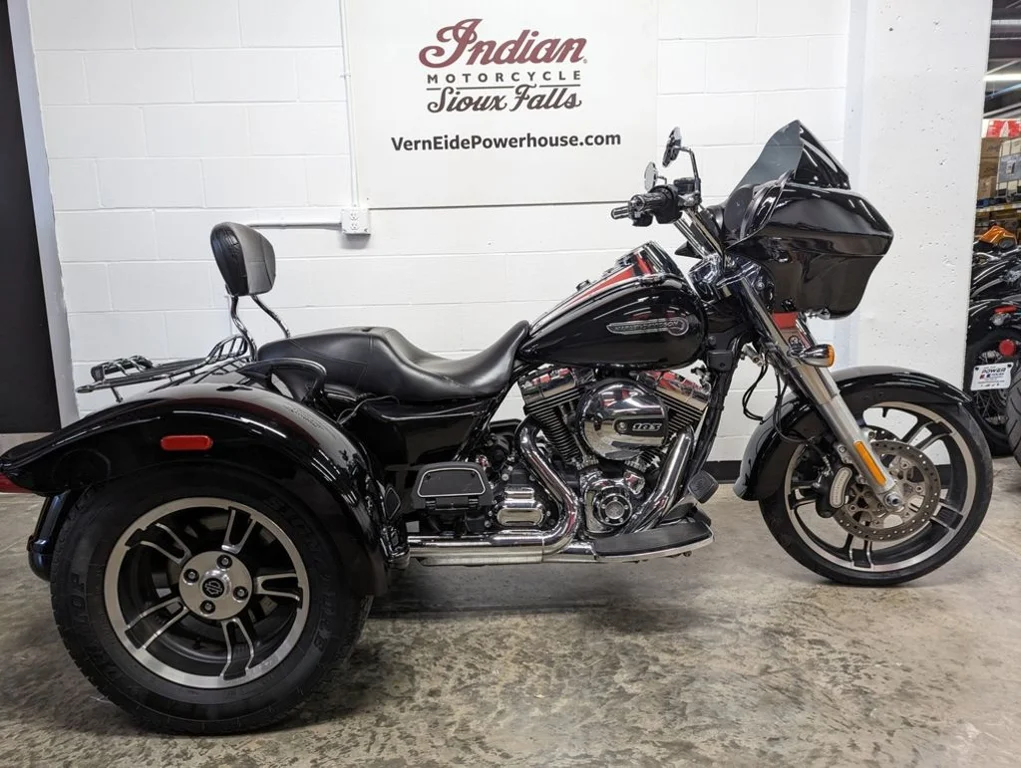 Used 2015 BLACK Harley-Davidson®  image 1