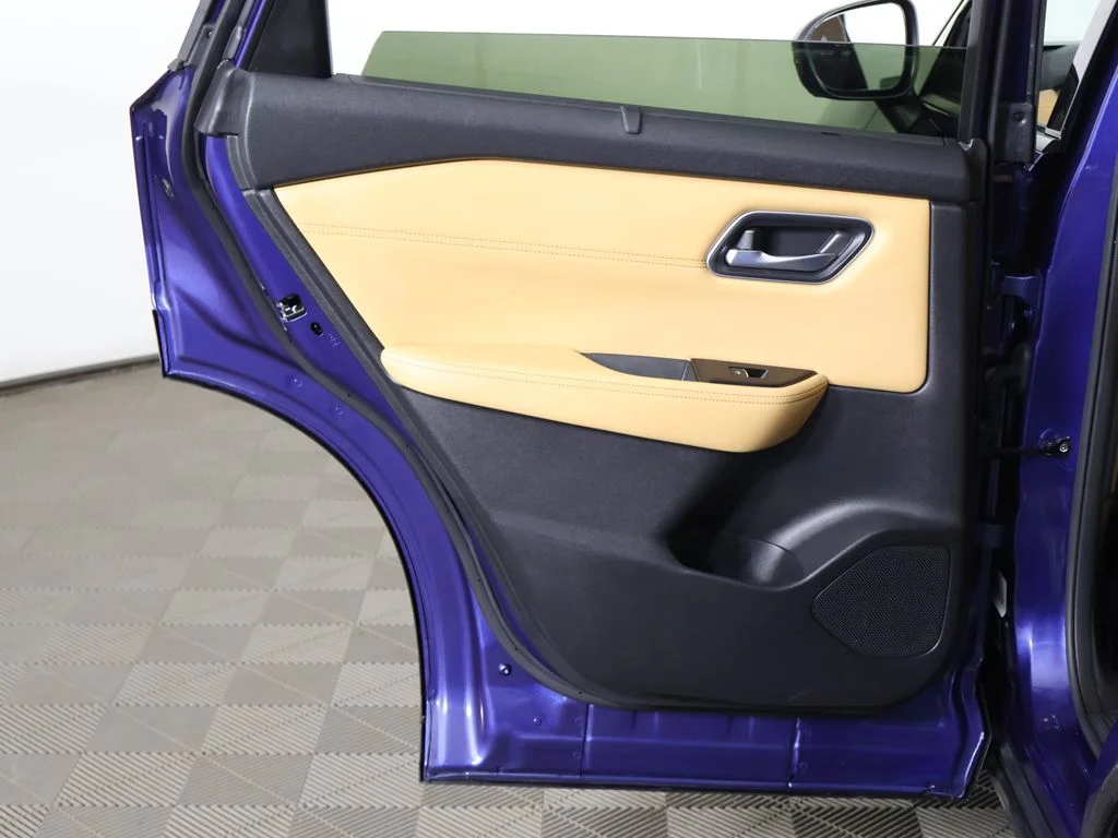 Used 2023  Nissan Platinum image 28