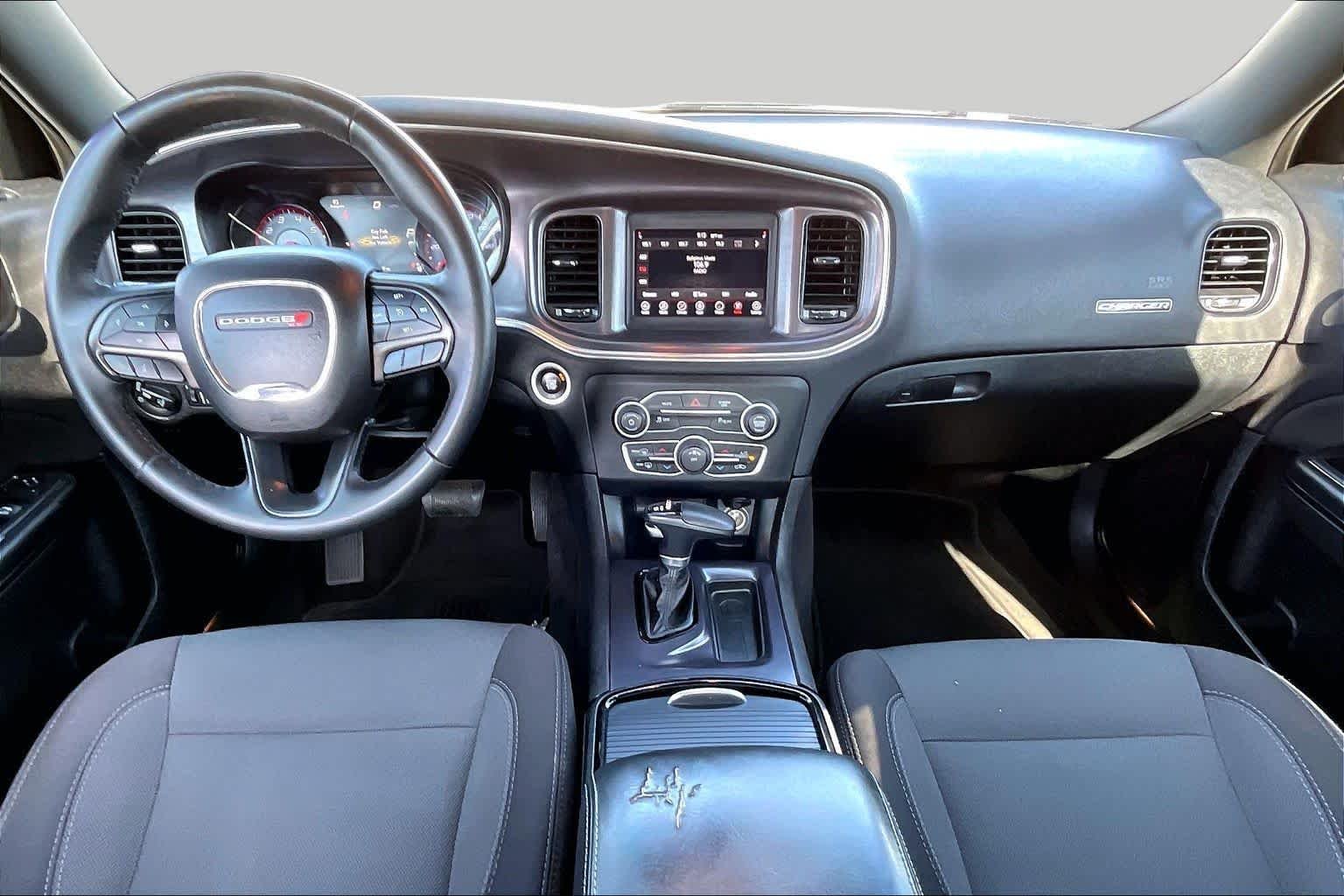 Used 2018 Pitch Black Clearcoat Dodge SXT image 14