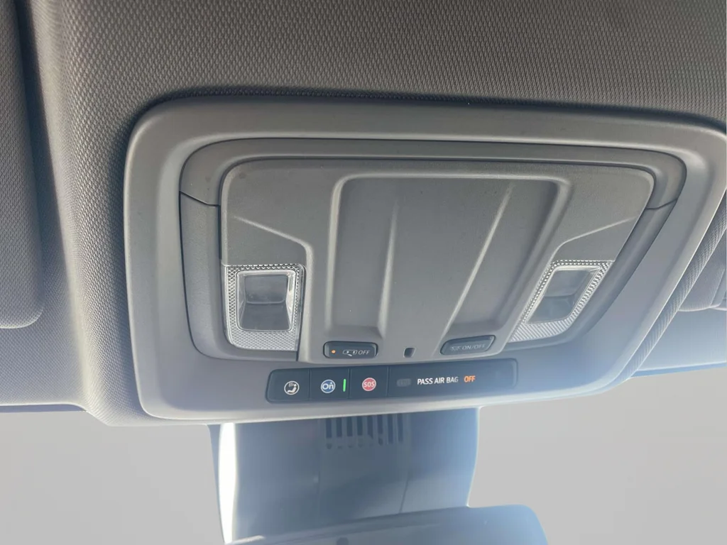 Used 2025 Summit White GMC SLT image 24