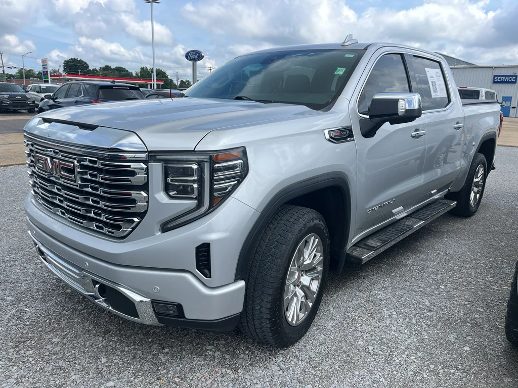 2022 GMC Sierra 4WD Crew Cab Short Box Denali's photo