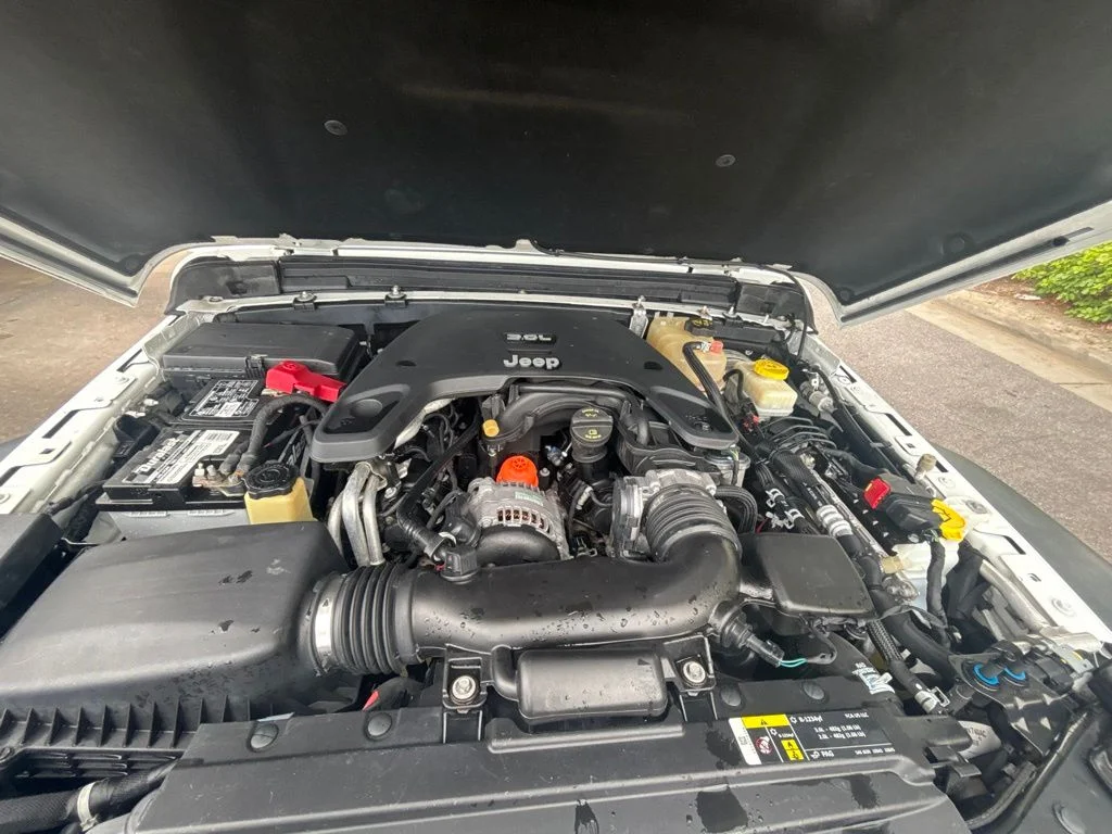Used 2018 White Jeep Unlimited Sport S image 10