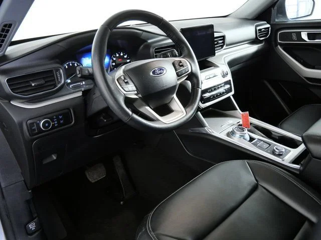 Used 2024 Silver Ford XLT image 16