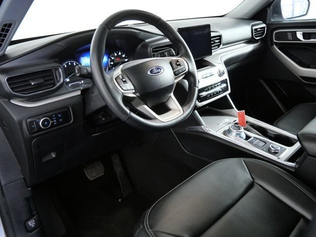 Used 2024 Silver Ford XLT image 16