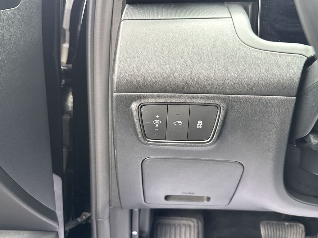Certified Used 2022 Black Hyundai SEL Premium image 20