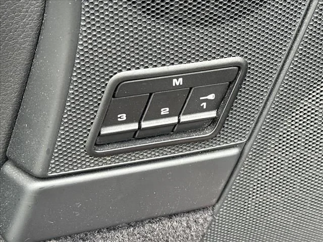 Used 2006  Porsche Carrera image 19