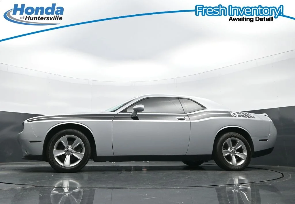Used 2021 Triple Nickel Clearcoat Dodge SXT image 29